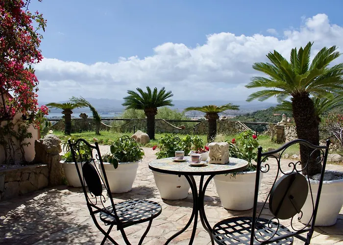 Villa Con Splendido Giardino E Vista Mare A Osseddu - Olbia